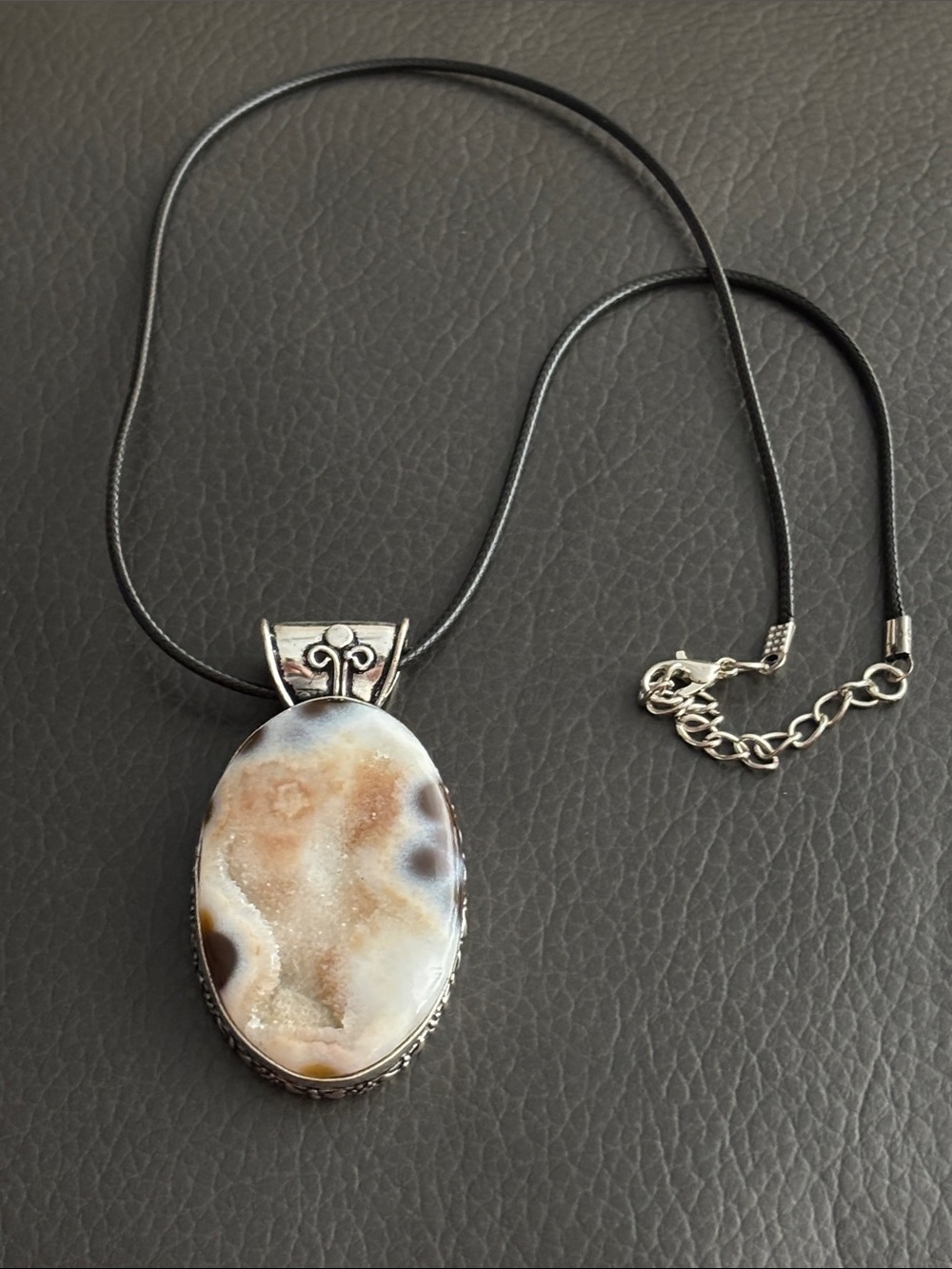 Agate Druzy Pendant Necklace in Cream and Brown